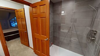 Stoney Creek Lagoon - Whistler Premier