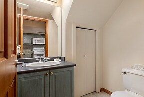 Stoney Creek Lagoon - Whistler Premier