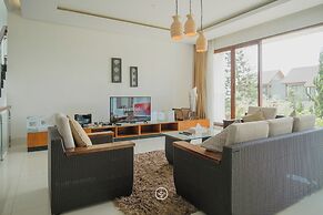 Harmony Hilltop City View 4BR Villa With Pool