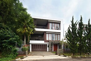 Harmony Hilltop City View 4BR Villa With Pool