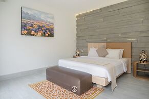 Kirei Mountain View 7BR Villa with a Private Pool