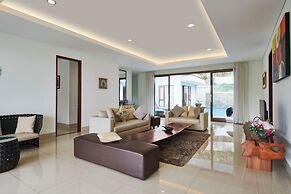 Kirei Mountain View 7BR Villa with a Private Pool