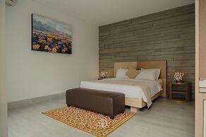 Kirei Mountain View 7BR Villa with a Private Pool