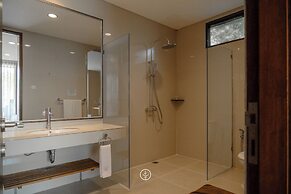 Kirei Mountain View 7BR Villa with a Private Pool