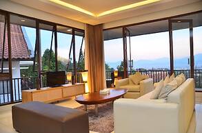 Oyama City View 4BR Villa With a Private Pool