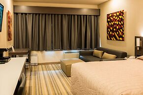 Le Chabrol Hotel & Suites