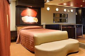 Le Chabrol Hotel & Suites