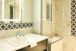 Le Chabrol Hotel & Suites