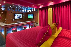 Le Chabrol Hotel & Suites