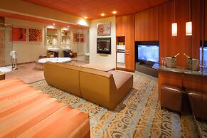 Le Chabrol Hotel & Suites