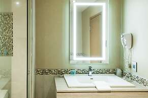 Le Chabrol Hotel & Suites