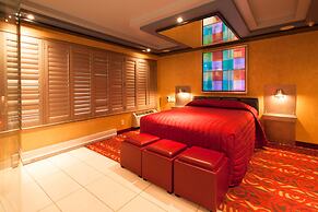 Le Chabrol Hotel & Suites