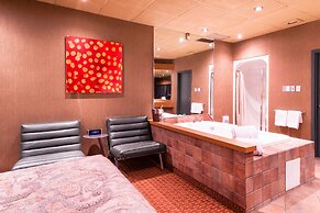 Le Chabrol Hotel & Suites