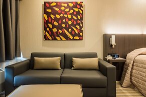 Le Chabrol Hotel & Suites