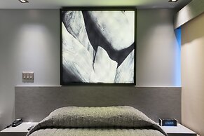 Le Chabrol Hotel & Suites
