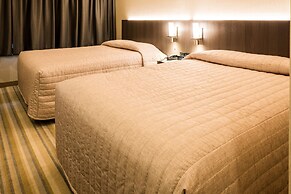 Le Chabrol Hotel & Suites