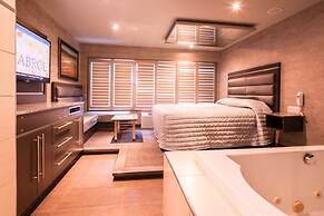 Le Chabrol Hotel & Suites
