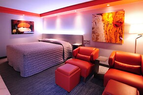 Le Chabrol Hotel & Suites