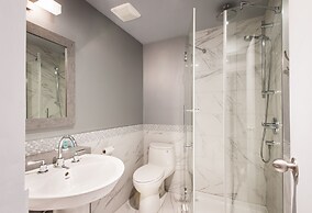Le Chabrol Hotel & Suites