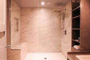 Le Chabrol Hotel & Suites