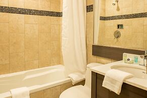 Le Chabrol Hotel & Suites