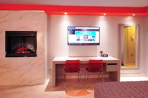Le Chabrol Hotel & Suites