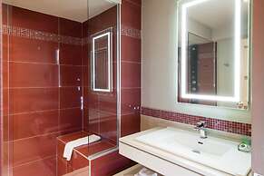 Le Chabrol Hotel & Suites