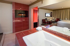 Le Chabrol Hotel & Suites
