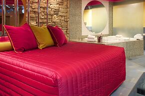 Le Chabrol Hotel & Suites