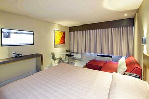 Le Chabrol Hotel & Suites
