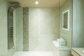 Le Chabrol Hotel & Suites