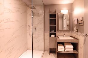 Le Chabrol Hotel & Suites