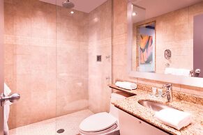 Le Chabrol Hotel & Suites