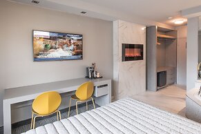 Le Chabrol Hotel & Suites