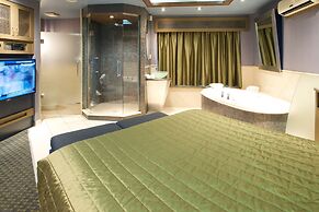 Le Chabrol Hotel & Suites