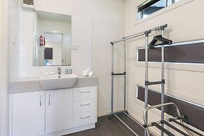 Reflections Shaws Bay - Holiday Park