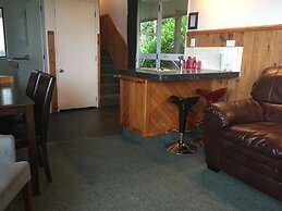 Grafton Cottage & Chalets