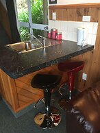 Grafton Cottage & Chalets