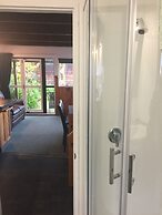 Grafton Cottage & Chalets