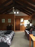 Grafton Cottage & Chalets