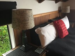 Grafton Cottage & Chalets