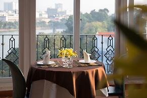 Lakeside Palace Hotel