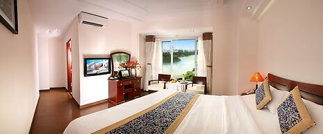 Lakeside Palace Hotel