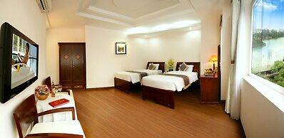 Lakeside Palace Hotel