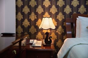 Lakeside Palace Hotel