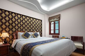 Lakeside Palace Hotel