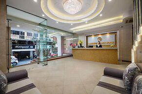 Lakeside Palace Hotel