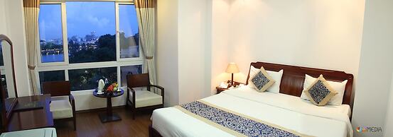 Lakeside Palace Hotel