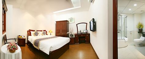 Lakeside Palace Hotel