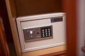 Lakeside Palace Hotel